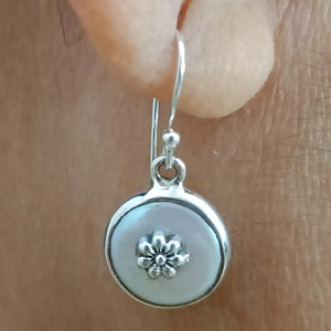 Boucles d'oreilles faites à la main en argent sterling 925 avec perles de culture d'eau douce, pierres précieuses blanches, bijoux pour femme, pierre de naissance de juin - Product Image 5