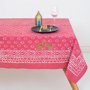 Nappe de table élégante faite à la main avec impression Dabu, en pur coton, moderne, écologique, personnalisable et réutilisable - Product Image 3