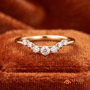 Bague de Fiançailles en Moissanite Émeraude Plaqué Or Jaune avec Pierres Latérales et Alliance Contournée – Cadeau de Luxe Souvenir pour Elle - Product Image 3