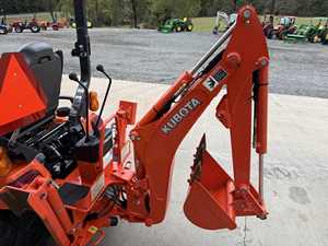 Tracteur de jardin Kubota BX23S 4x4 avec chargeur frontal et pelle arrière, 40 CV, tracteur multifonctionnel sur roues - Product Image 5