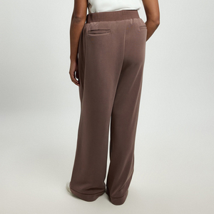 Pantalon de jogging décontracté rouge à jambe large pour femme en polyester et coton, avec logo personnalisé, pour la vente en gros - Fournisseur OEM - Product Image 2