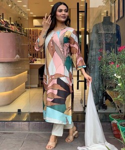 สินค้ามาใหม่ ชุดผ้ามัสลินพิมพ์ลายดิจิทัล เสื้อ+กางเกง+ผ้าคลุมไหล่ ชุดสำหรับงานเทศกาล หรูหรา แห้งเร็ว ราคาขายส่ง เสื้อผ้าสไตล์ชาติพันธุ์ - Product Image 4