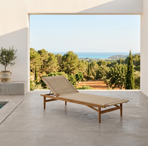 Chaise longue moderne Lila, construction en bois massif de haute qualité, style rotin élégant, pliable, résistante à l'eau - Product Image 1