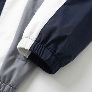 Chaqueta Deportiva Color Gris Marino y Blanco — Chaqueta Ligera con Cierre y Detalles de Paneles y Dobladillo Elástico |   Unisex OEM/ODM Marca Privada - Product Image 5