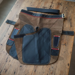 Tablier de fermeur en cuir véritable pour le soin des sabots de cheval, avec poches latérales pour couteaux de fermeur, protections de cuisse et boucle pour mouvement libre - Product Image 6