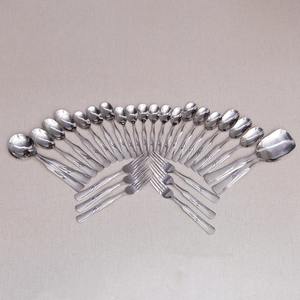 Juego de Cubiertos de Acero Inoxidable Floral de 29 Piezas, Acabado de Grado Alimenticio, Diseño de Tallo Elegante, Colección Moderna, Apto para Lavavajillas, Microondas y Horno - Product Image 2