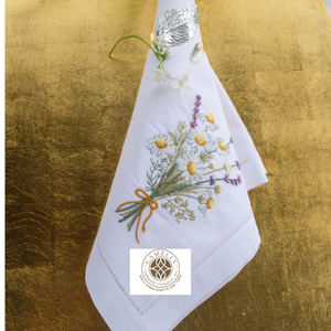 Lino natural con bordado de manzanilla, suave pero duradero, con delicados estampados que aportan una belleza tranquila a mesas y reuniones. - Product Image 3