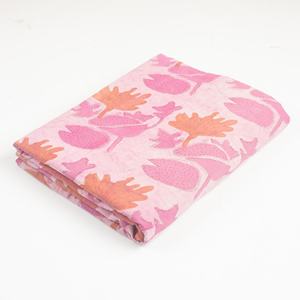 Tissu en coton 100% artisanal, imprimé à la main avec des motifs floraux ethniques traditionnels, fabriqué à Jaipur, respectueux de l'environnement, respirant - Product Image 1