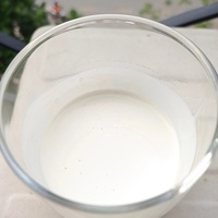 Caoutchouc naturel liquide de qualité supérieure 60 DRC blanc et bleu pour fûts et barils
