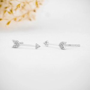 ต่างหูเพชรทรงลูกศรทองคำแท้ 14K เพชรเพาะเลี้ยงในห้องปฏิบัติการ ดีไซน์เรียบหรูแบบมินิมอลสำหรับผู้หญิง - ของขวัญสำหรับงานแต่งงาน งานครบรอบ - Product Image 2
