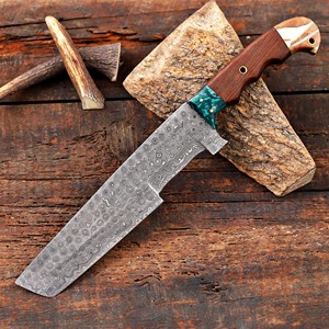 มีดแทร็คเกอร์ใบมีดเหล็กดามัสกัสทำมือพร้อมปลอก - มีดลายหยดน้ำแบบฟูลแทงก์พร้อมด้ามไม้พะยูงและเรซิ่น - Product Image 3