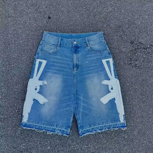 Shorts en jean pour homme taille haute style streetwear déchiré avec appliqué imprimé pistolet, coupe droite en coton tissé pour l'été - Product Image 2
