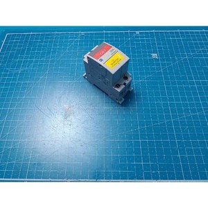 Série Fuji CP30F - Protecteur de circuit bipolaire MCP CP30FM-2P010, utilisé comme pièce détachée pour équipement semi-conducteur d'époque - Product Image 2