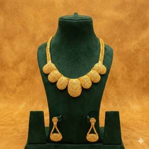 Juego de Collar de 4 Piezas de Latón y Cobre Chapado en Oro de 24K de Primera Calidad, Joyería para Mujer, Superficie Lisa y Pulida, Diseño Elegante, para Fiestas y Compromisos - Product Image 1
