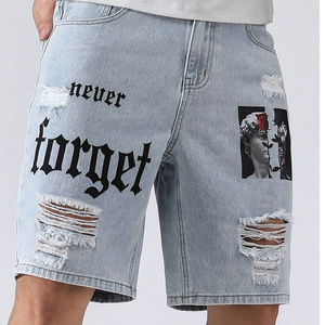 Pantalones Cortos Bermuda de Mezclilla Tejida de Lavado Claro 220g para Hombre, con Estampado por Transferencia Térmica, Diseño Rasgado con Letras, Cintura Media, Cierre de Botones, Estilo Urbano - Product Image 1