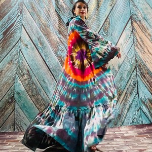Robe de soirée moderne chaude détendue col en V profond faite à la main Tie Dye Trendy Summer Resort Wear Robe de soirée Boho Beach Kaftan Kimono Robe - Product Image 2