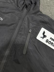 Chaqueta Bomber de Invierno de Primera Calidad, Recubierta, Formal, Negra, con Logotipo Impreso en la Parte Delantera, Resistente al Viento, Impermeable, Transpirable y Ecológica para Exteriores - Product Image 4