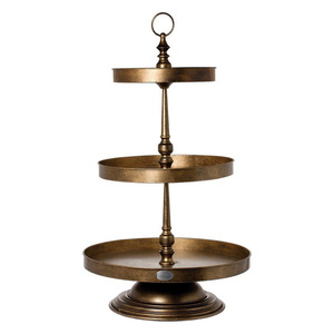 Support à gâteau de mariage de luxe avec cadre électroplaqué or pour décoration d'événements haut de gamme - Product Image 2