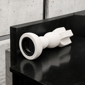 Brûleur d'encens unique en bois blanc avec des silhouettes sphériques empilées et une base structurée pour une décoration moderne - Product Image 3