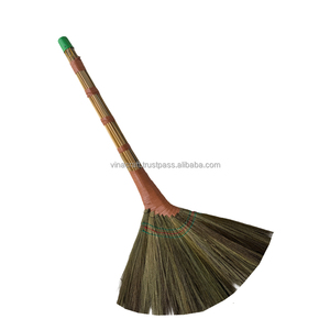 Balai en herbe de coco fait main en gros, matière première pour balai en herbe, balai en herbe de tigre - Product Image 1