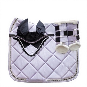 Ensemble de tapis de selle personnalisé matelassé pour chevaux, couleurs vives, pour dressage et saut d'obstacles, avec housse à nœud papillon - Product Image 1