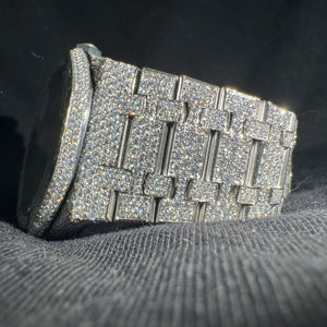 Reloj de Pulsera de Acero Inoxidable con Cristales de Cuarzo Cuadrados para Hombre, de Lujo y Moda, con Diamantes Moissanite, Disponible en USA y Reino Unido - Product Image 1