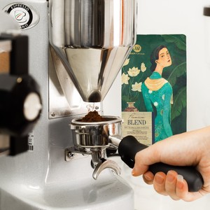 Mélange HANCOFFEE 60% Arabica + 40% Robusta - Grains entiers torréfiés - Sachet de 500g - Goût agréable - Personnalisable - Échantillon gratuit & Design - Product Image 1