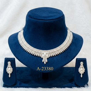 Conjunto de Collar y Pendientes de Novia de Aleación de Zinc Chapado en Oro Indio con Circonitas y Diseño Elegante - Product Image 2