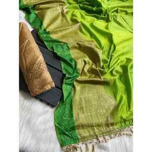 DISEÑADOR SANA SILK JACQUARD y SWAROVSKI WOOK SAREE CON BLUSA DESCOSADA PERROT GREEN - Product Image 1