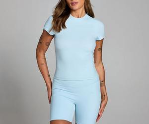 Camiseta de manga corta con cuello redondo para mujer – Camiseta básica informal, ajustada y económica para damas - Product Image 1