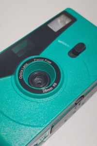 Cámara de Fotos Compacta Reutilizable de 35 mm, Funciona con Pilas AA, Enfoque Fijo Automático, Fabricada en Plástico en China, Regalo Promocional para Bodas, Amarillo, Negro, Rosa - Product Image 5
