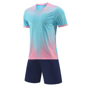 Nouvel ensemble d'uniformes de football deux pièces respirant, faible MOQ, couleur et logo personnalisables, pour équipes unisexes - Product Image 1