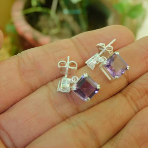 Boucles d'oreilles clous en améthyste octogonale et moissanite poire, or 14 carats, bijoux fins de luxe, cadeau élégant pour femme - Product Image 1