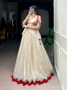 ชุดเดรสผ้าไหมช็อกโกแลต Bhandhani ปักลายชาร์มสีงาช้างสไตล์โมเดิร์น Gulnaar - ระบายอากาศได้ดี สวมใส่สบาย ยาวถึงพื้น เอวทรงธรรมชาติ - Product Image 3