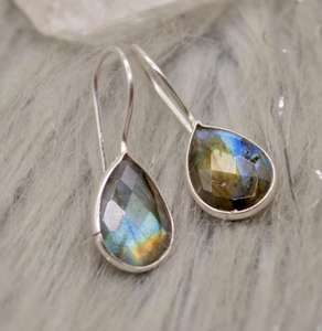 Boucles d'oreilles pendantes en labradorite, argent sterling 925 plaqué or, forme poire, bijoux tendance pour femmes, pour les occasions de mariage et de fête - Product Image 5