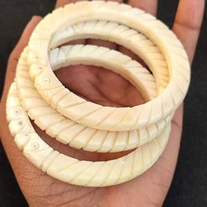 Bracelets en résine et en bois faits à la main pour un style ethnique moderne - Accessoires de mode en cristal - Product Image 1