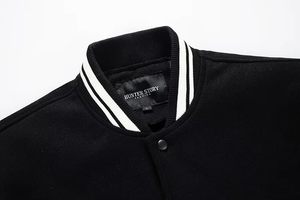 Chaqueta Universitaria de Béisbol Personalizada al por Mayor de Alta Calidad con Mangas de Cuero y Bordado Chenille para Hombre - Product Image 2