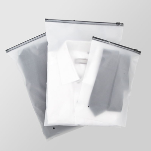 Sacs en plastique refermables à fermeture éclair avec logo imprimé personnalisé, effet givré, pour vêtements - Product Image 1
