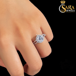 Anillo de Moissanita Corte Princesa VVS de Alta Demanda: Claridad y Brillo Deslumbrantes para el Propuesto Perfecto, Disponible para Exportación - Product Image 1