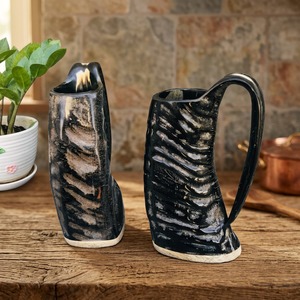 Taza de Beber de Cuerno Hecha a Mano HASAN CRAFT HC-0001, Diseño Vintage con Asa, Grabado Triangular, Superficie Texturizada para Uso Doméstico - Product Image 4