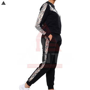 Survêtements pour femmes très demandés, coupe ajustée, fabriqués au Pakistan, avec logo, qualité supérieure, best-sellers. - Product Image 2