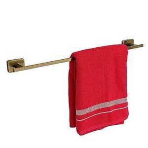 Support mural moderne pour serviettes triangulaire chromé – Accessoire de salle de bain au design unique – Porte-serviettes mural - Product Image 1