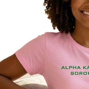 T-shirt rose à manches courtes pour femme avec imprimé graphique lettres vertes, col rond décontracté, en coton, mode estivale, doux et confortable pour le quotidien - Product Image 5