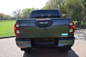 ENVÍO INMEDIATO Camioneta Hilux Industrial 2021, Transmisión Automática, Motor Turbo, Asientos de Plástico y Cuero, Faros LED - Product Image 3