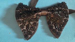 Corbata de Moño Ajustable de Lujo Hecha a Mano con Bordado de Mariposa para Bodas y Fiestas - Product Image 5