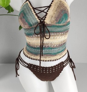 Conjunto de Cropkini de Ganchillo Estilo Boho – Top Cruzado en la Espalda y Braguita a Juego - Product Image 3