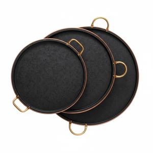 Plateau de service rotatif rond en métal galvanisé avec accents en bois pour la maison et le jardin, organisateur de centre de table pour cuisine et salle à manger - Product Image 6