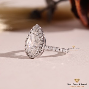 แหวนทรงลูกแพร์สำหรับการขอแต่งงานที่สมบูรณ์แบบ ทองคำแท้ 14K ความใส VVS2 สี F เพชร CVD ผลิตในห้องปฏิบัติการ น้ำหนัก 3.00 กะรัต รับรองโดย IGI - Product Image 2