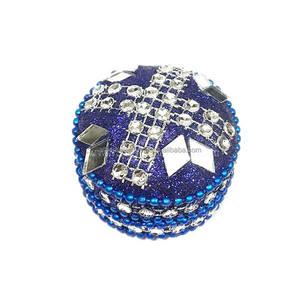 Boîte à bijoux ronde en métal avec perles, paillettes et finition laquée, petite boîte de rangement décorative ronde - Product Image 1