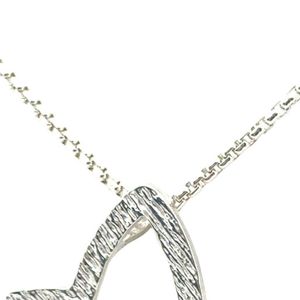Collier ouvert texturé feuille de lierre, pendentif élégant doré de taille moyenne, bijou pour femme, accessoire de mode haut de gamme avec motif naturel - Product Image 2